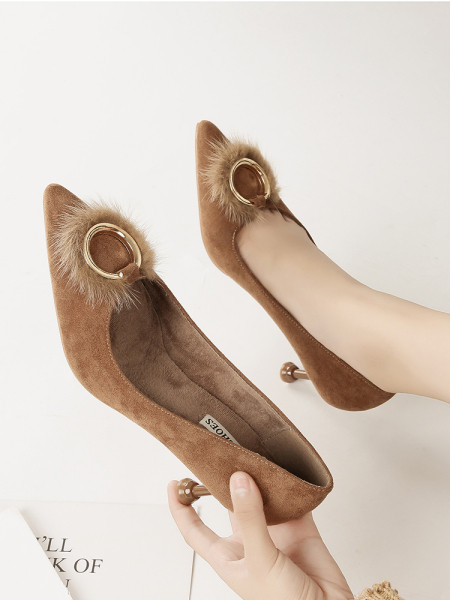 Pantofi dama din piele intoarsa cu element metalic si puf