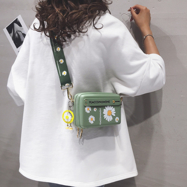 Aplikatsiooni ja pika sangaga vabaaja naistekott