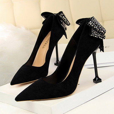 Pantofi moderni de dama din piele intoarsa cu panglica si pietre