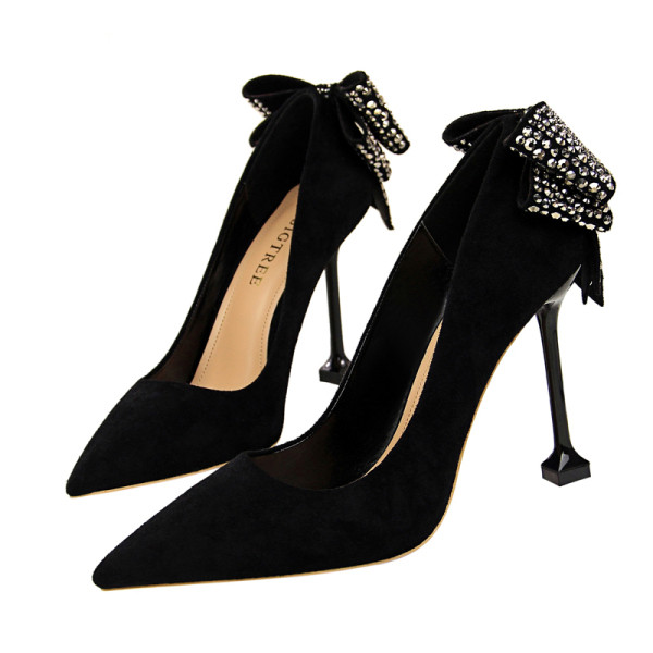 Pantofi moderni de dama din piele intoarsa cu panglica si pietre