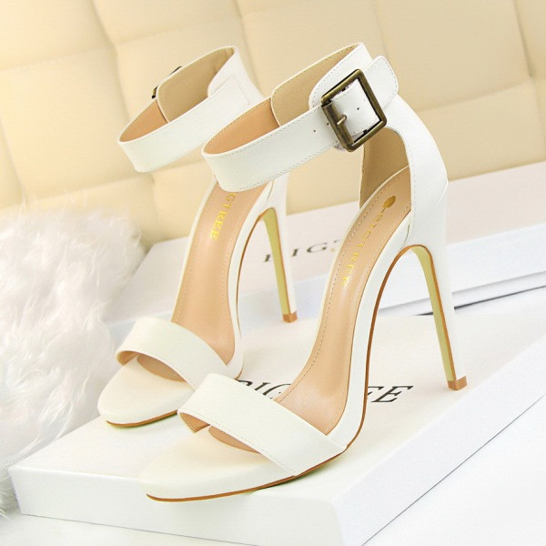 Stílusos női szandál eko bőrből és 11,5 cm-es sarokkal