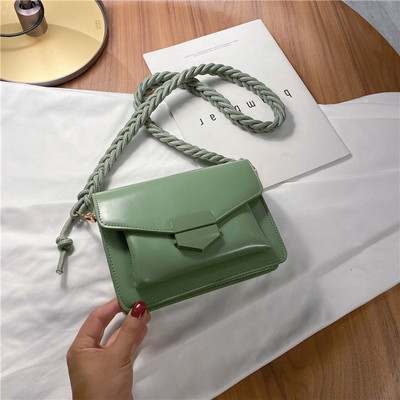 Mūsdienīga maza eko-ādas soma ar garu rokturi