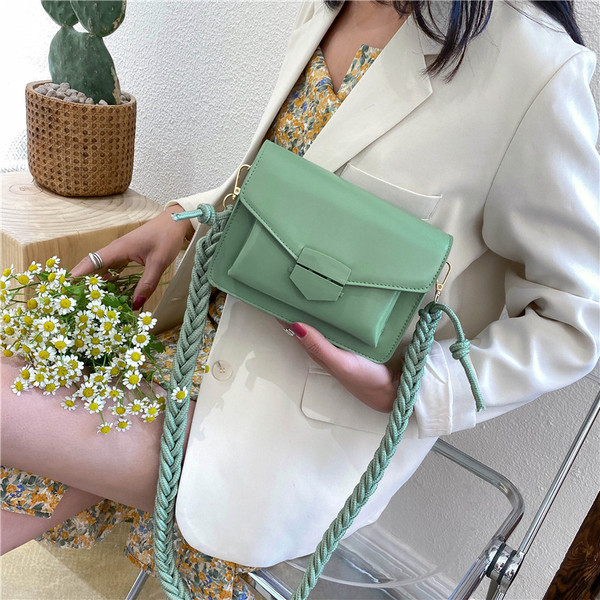 Mūsdienīga maza eko-ādas soma ar garu rokturi