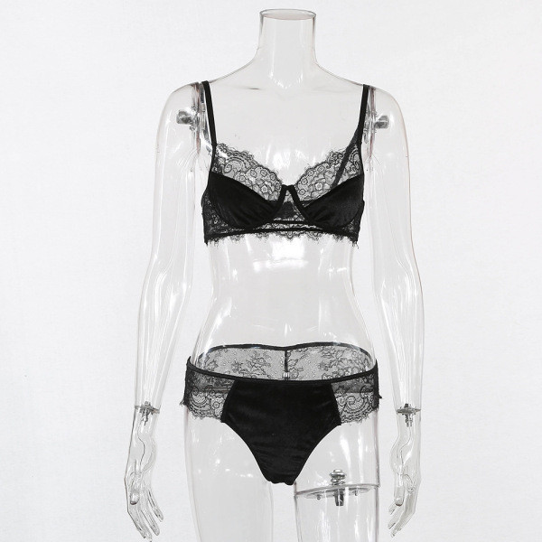 Γυναικεία εσώρουχα σε δύο μέρη