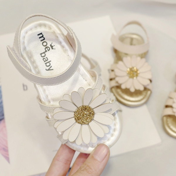 Sandale pentru copii din piele ecologica cu margarete si inchidere cu velcro