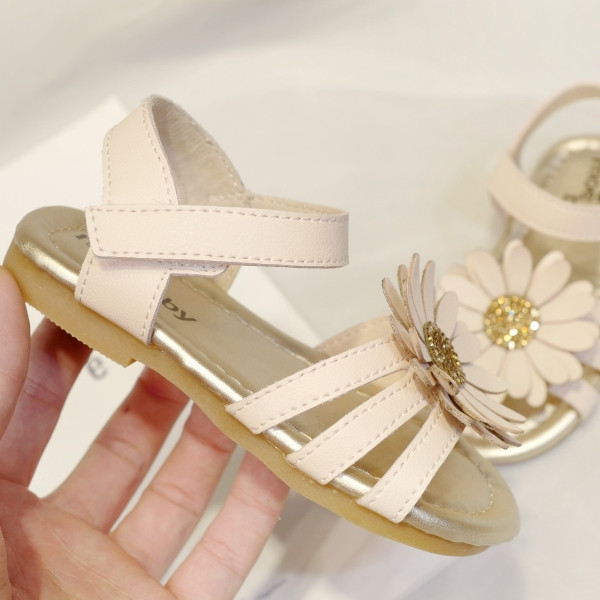 Sandale pentru copii din piele ecologica cu margarete si inchidere cu velcro