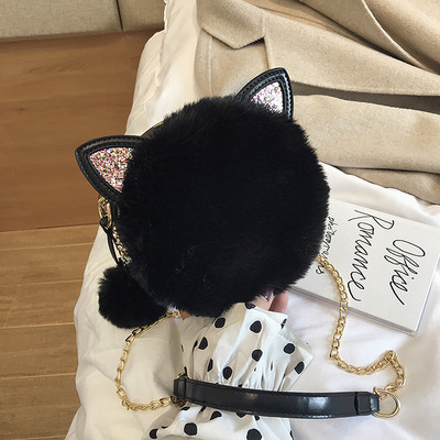 Modern női válltáska pehellyel