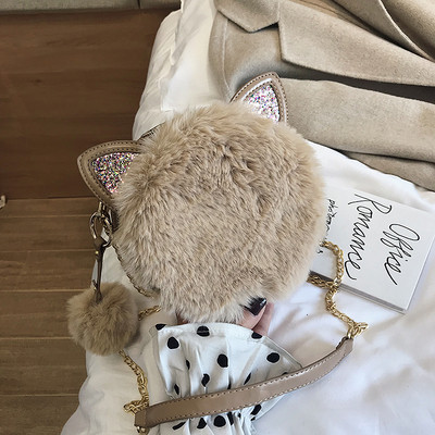 Modern női válltáska pehellyel