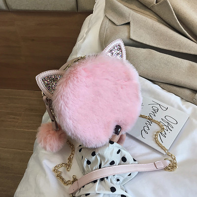 Modern női válltáska pehellyel