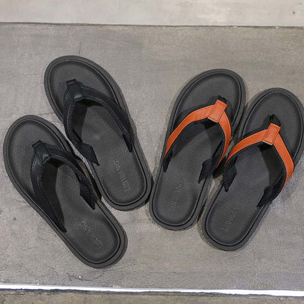 Öko bőrből készült tiszta férfi papucs az orrán keresztül