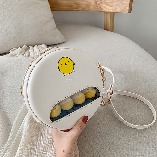 Igapäevane ümara kuju ja aplikatsiooniga naistekott