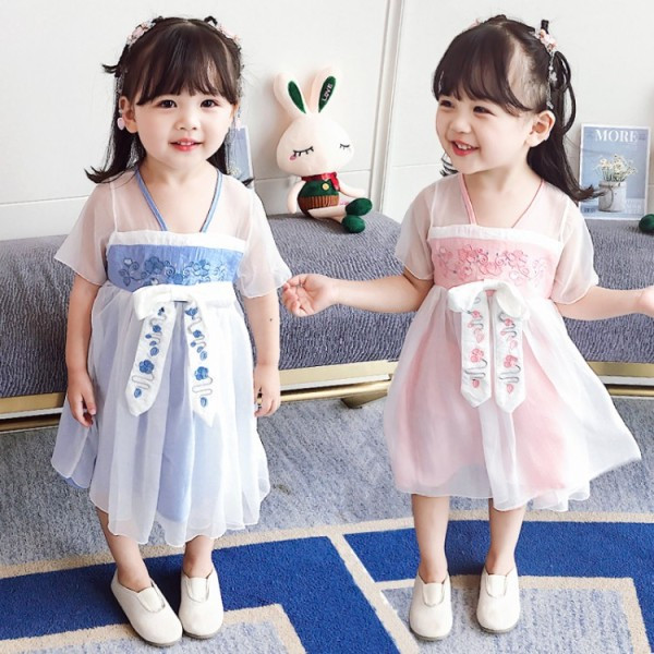 Paela ja tikandiga lastekleit