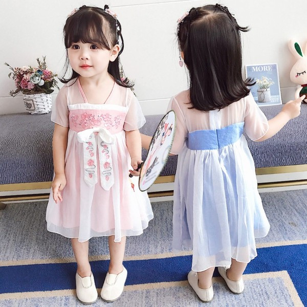 Paela ja tikandiga lastekleit