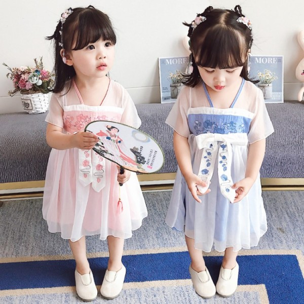 Paela ja tikandiga lastekleit