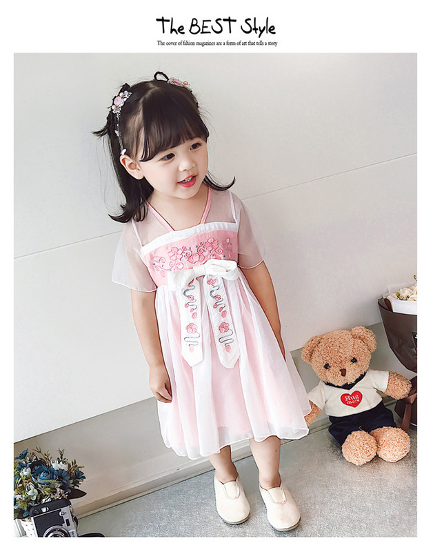 Paela ja tikandiga lastekleit