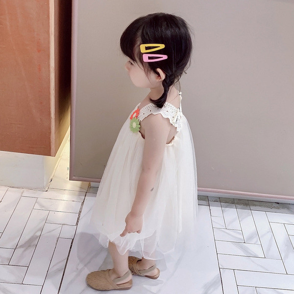 Rochie alba pentru copii cu bretele din dantela si flori