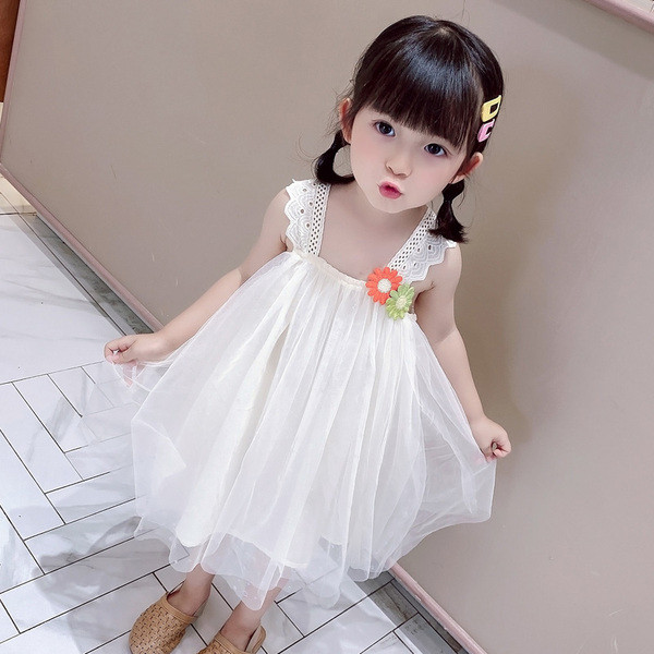 Rochie alba pentru copii cu bretele din dantela si flori