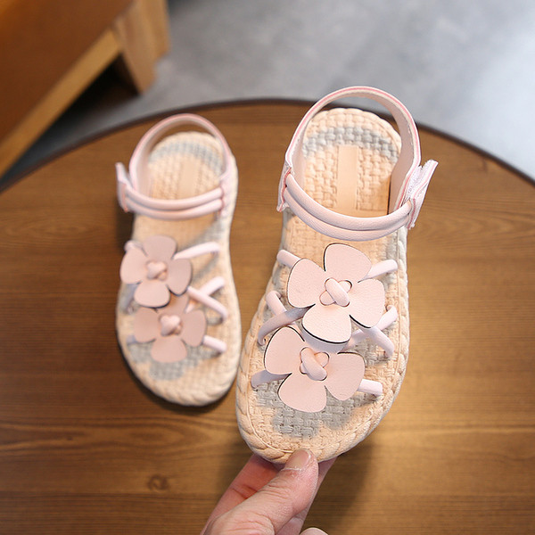 Mūsdienīgas bērnu sandales meitenēm ar plānām lencītēm un 3D ziediem