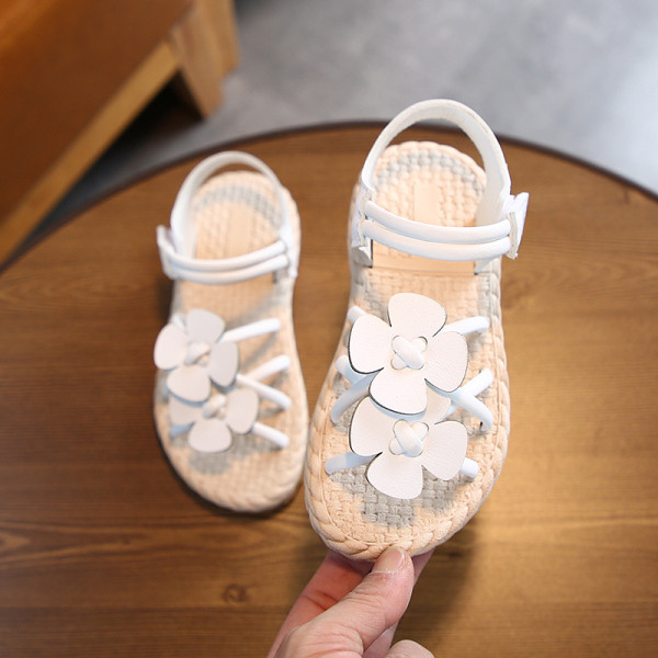 Mūsdienīgas bērnu sandales meitenēm ar plānām lencītēm un 3D ziediem