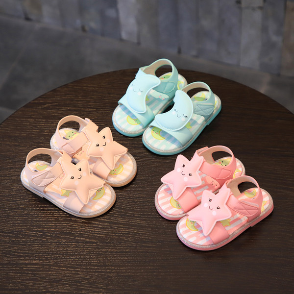 Sandale moderne pentru copii pentru fete cu talpă plate și o stea