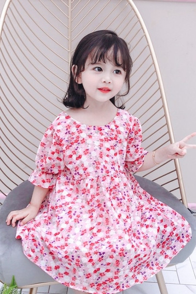 Bērnu kleita ar īsām piedurknēm un ziedu apdruku