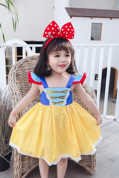 Rochie pentru copii cu decolteu patrat si dantela