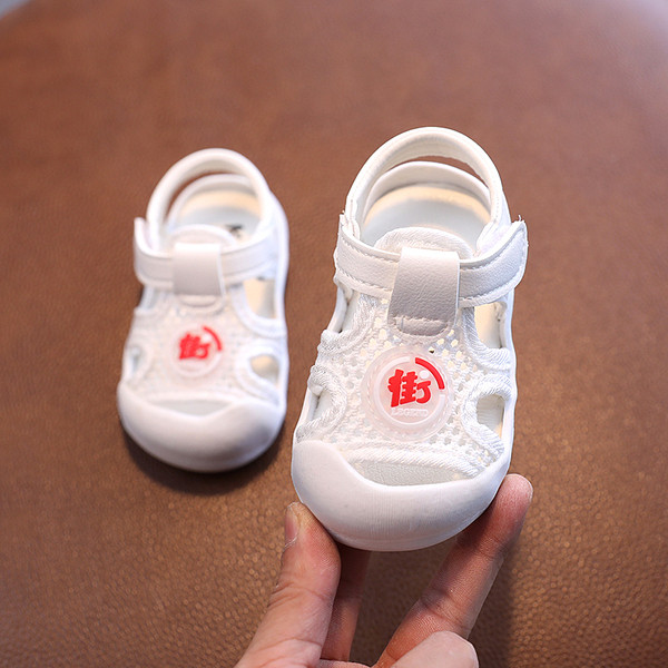 Sandale casual pentru bebelusi cu autocolante pentru baieti si fete