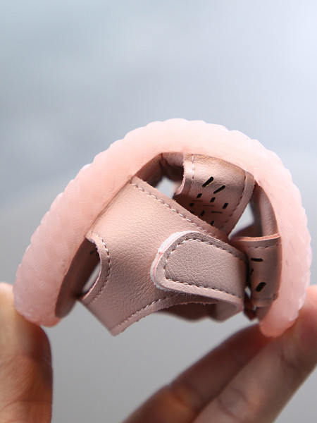 Gaismas bērnu sandales meitenēm ar uzlīmēm un puķīti