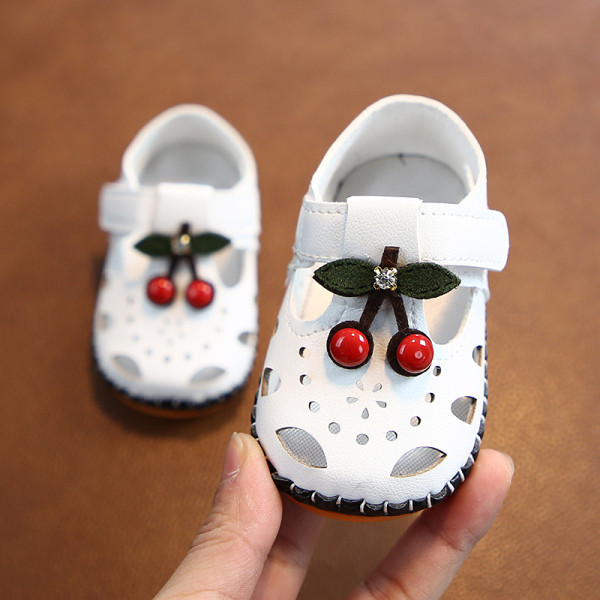 Παιδικά σανδάλια με τρισδιάστατο στοιχείο για κορίτσια