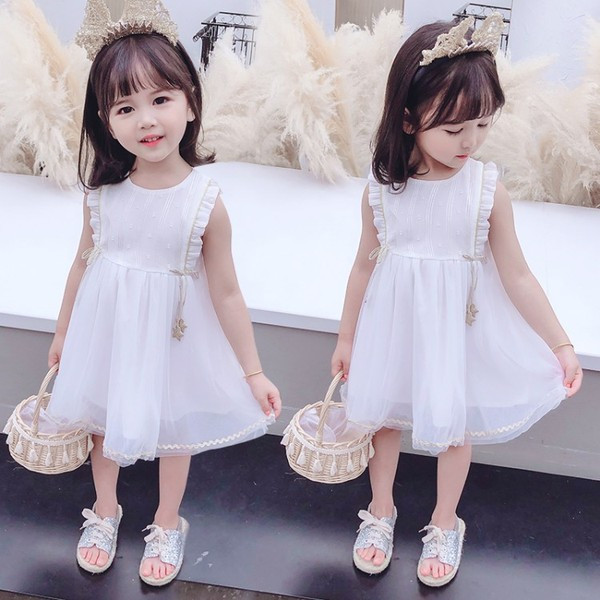 Moodne tülli ja lipsudega lastekleit