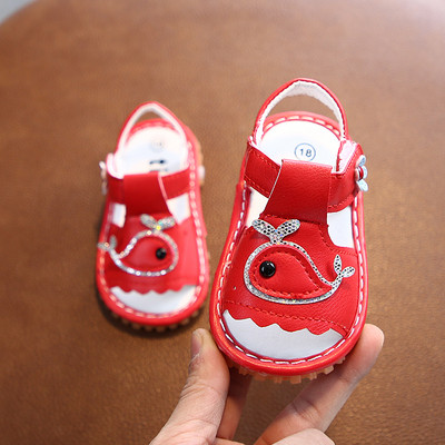 Moodsad 3D-elemendiga sandaalid tüdrukutele