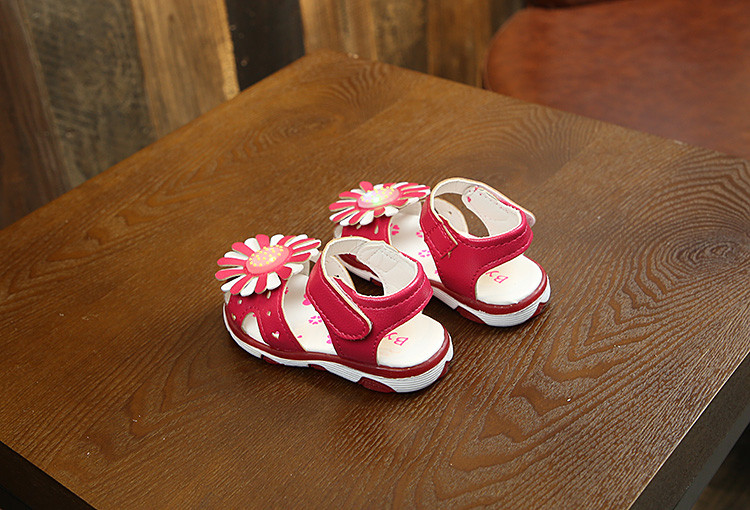 Sandale roz copii pentru fete cu autocolante si o floare