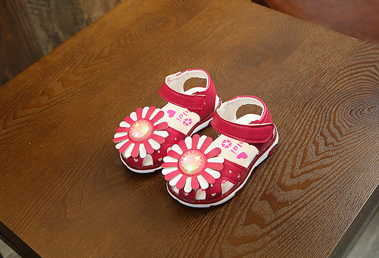 Sandale roz copii pentru fete cu autocolante si o floare