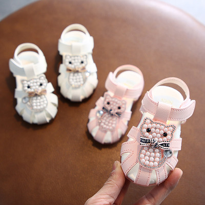 Модерни бебешки сандали с перли и лепенки