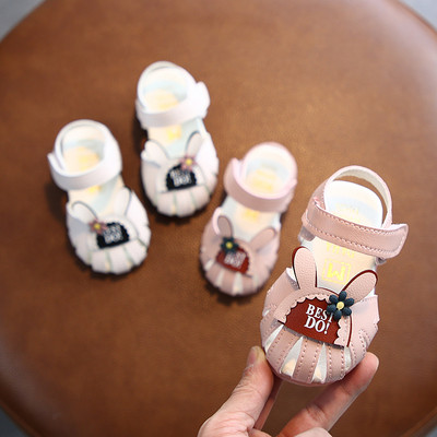Бебешки сандали за момичета с лепенки и 3D елемент