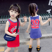 Sportiska bērnu kleita ar ovālu kakla izgriezumu