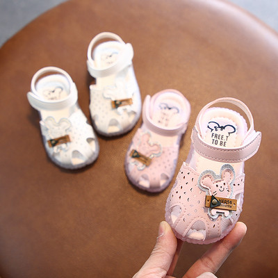 Актуални бебешки сандали с 3D елемент за момичета