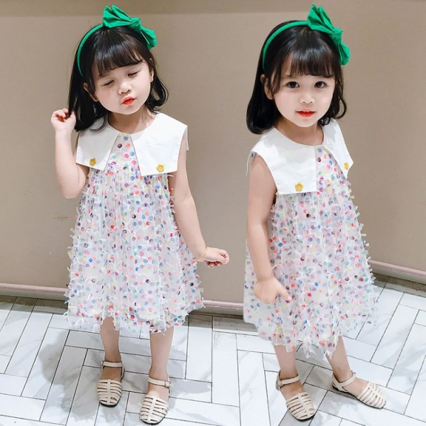 Moderna bērnu kleita ar tilla un ovālu kakla izgriezumu