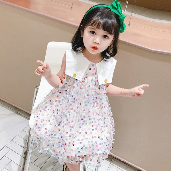 Moderna bērnu kleita ar tilla un ovālu kakla izgriezumu