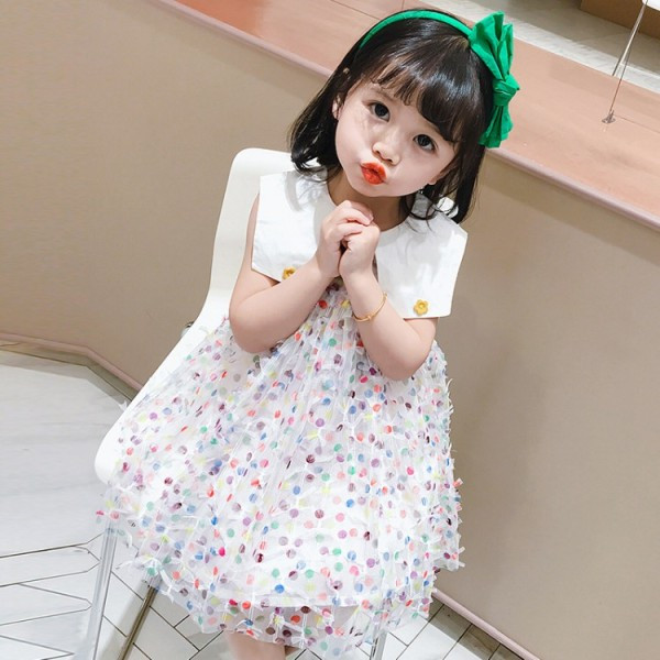 Moderna bērnu kleita ar tilla un ovālu kakla izgriezumu