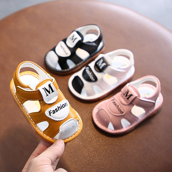 Kūdikių basutės su lipdukais ir užrašu berniukams ir mergaitėms