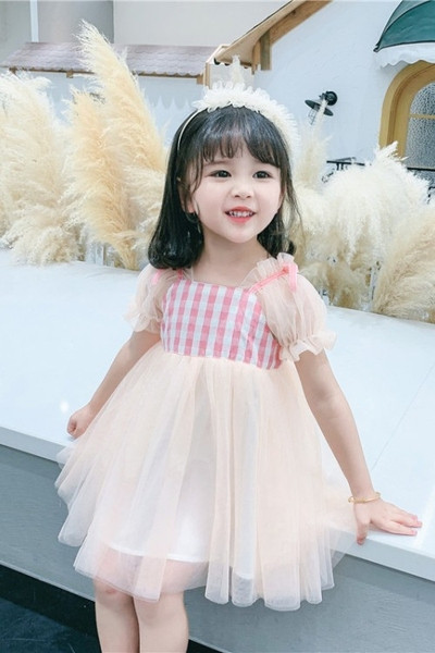 Moderna bērnu kleita ar īsām piedurknēm un tillu