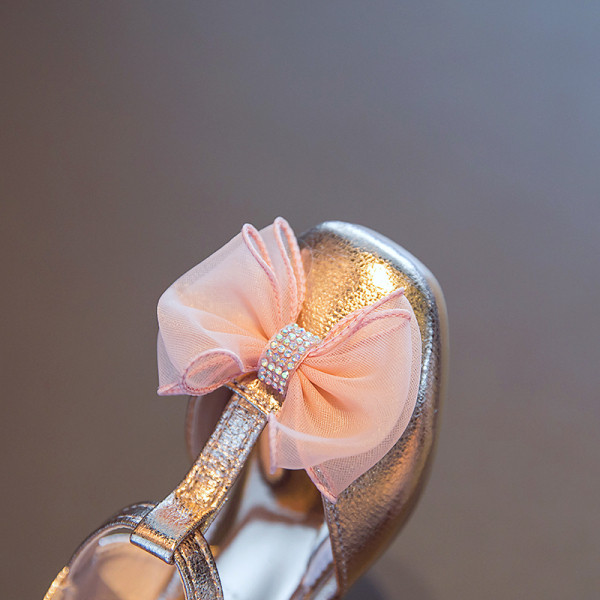 Öko-nahast moodsad paelaga laste sandaalid tüdrukutele