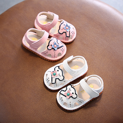 Бебешки сандали от еко кожа с 3D елемент за момичета