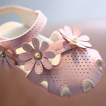 Модерни бебешки сандали с цветя за момичета