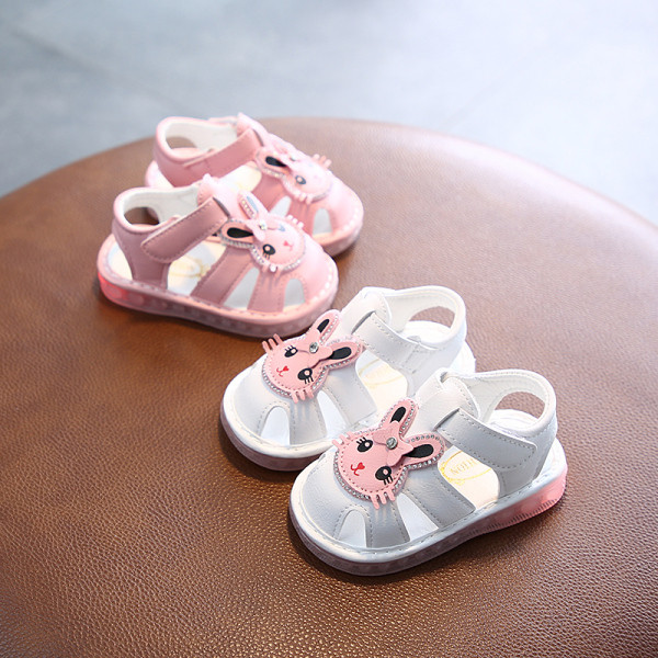 Kivide ja 3D elementidega beebisandaalid tüdrukutele