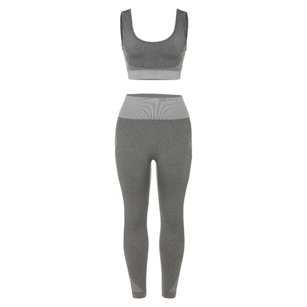 Pašreizējais sieviešu topu komplekts ar platām lencēm un legingi ar augstu vidukli