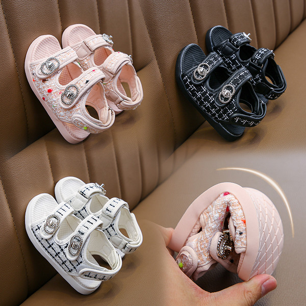 Stilīgas bērnu sandales meitenēm ar plakanām zolēm un metāla apdari