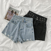 Sieviešu īso džinsu plats modelis ar kabatām un saplēstiem motīviem