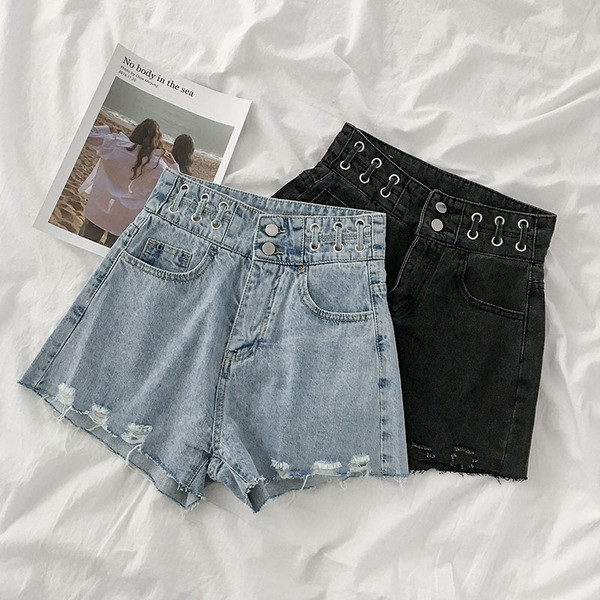 Sieviešu īso džinsu plats modelis ar kabatām un saplēstiem motīviem